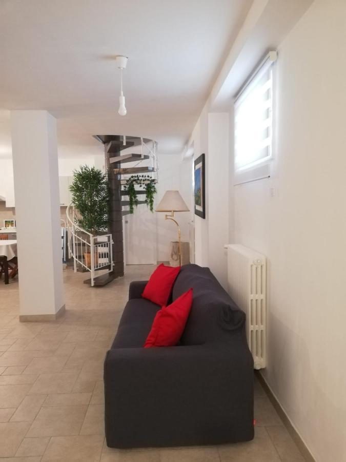 Seagull Apartments - Front And Sea View & Airport Bari Bagian luar foto