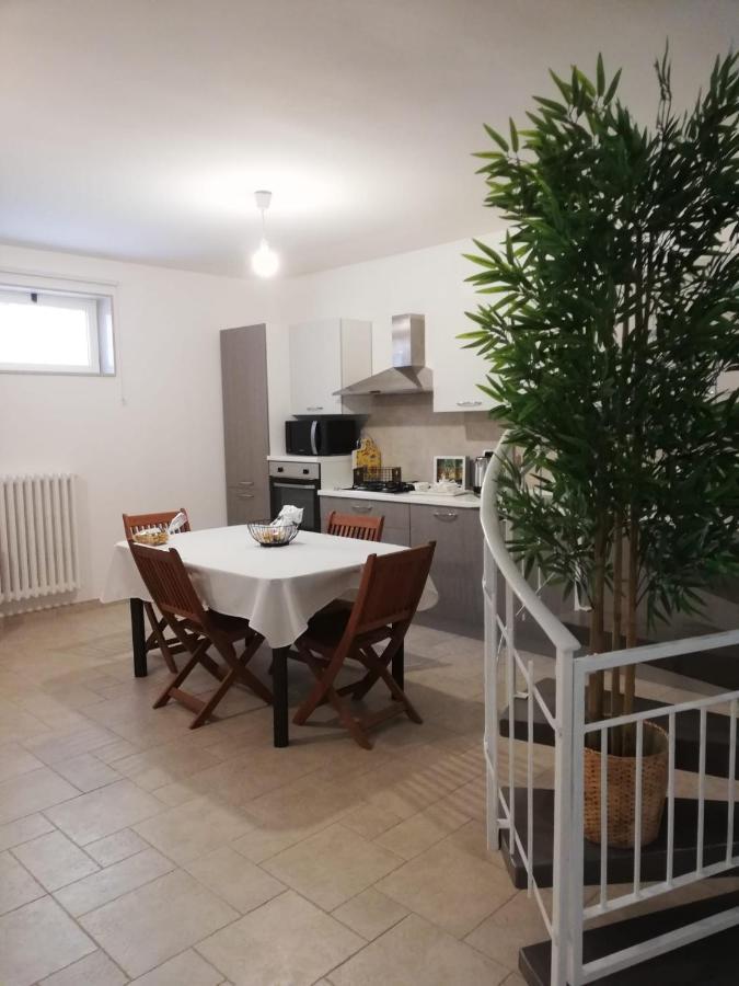 Seagull Apartments - Front And Sea View & Airport Bari Bagian luar foto