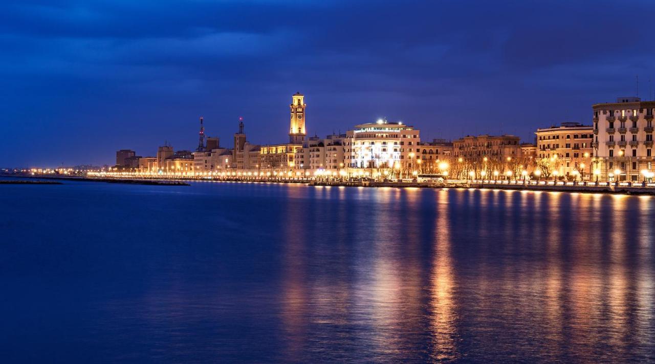 Seagull Apartments - Front And Sea View & Airport Bari Bagian luar foto