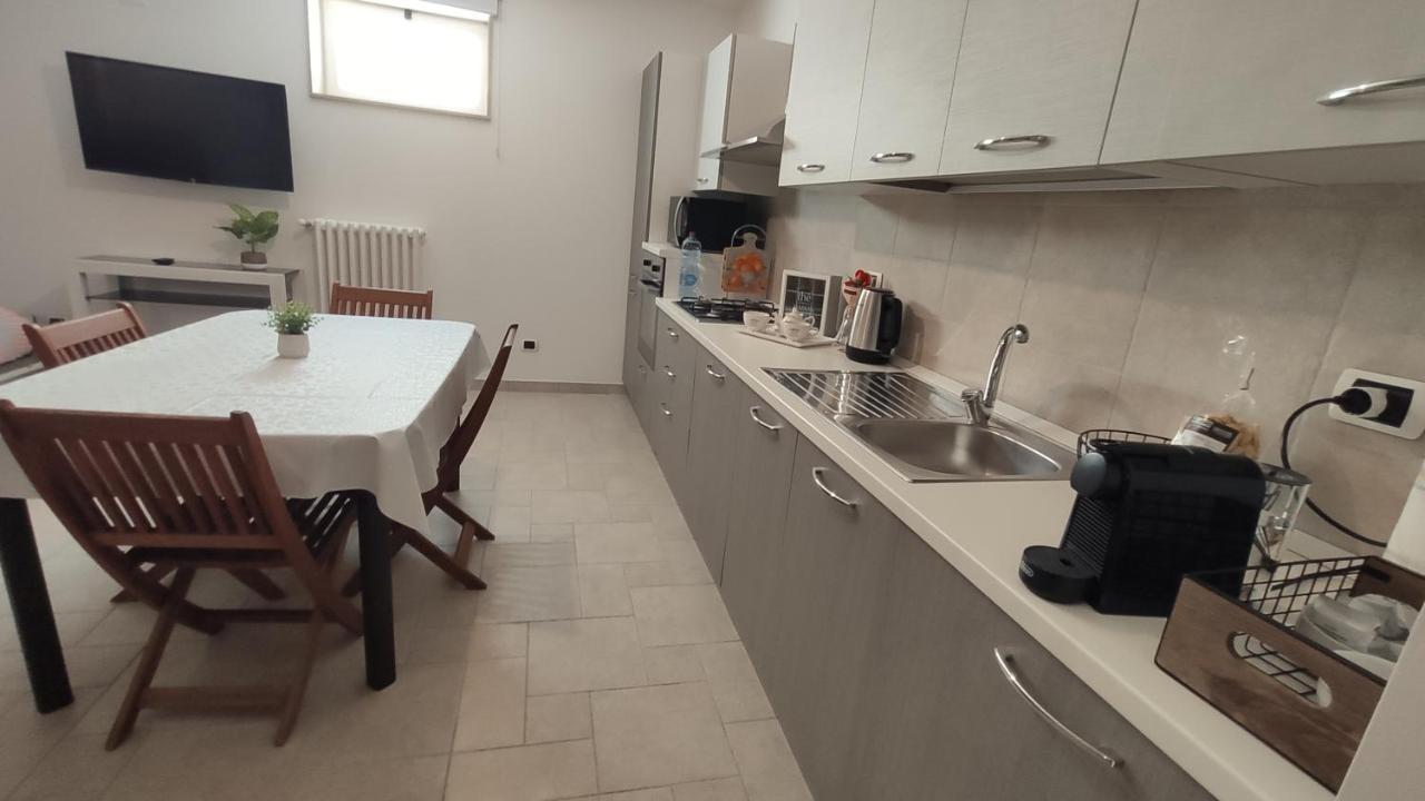 Seagull Apartments - Front And Sea View & Airport Bari Bagian luar foto