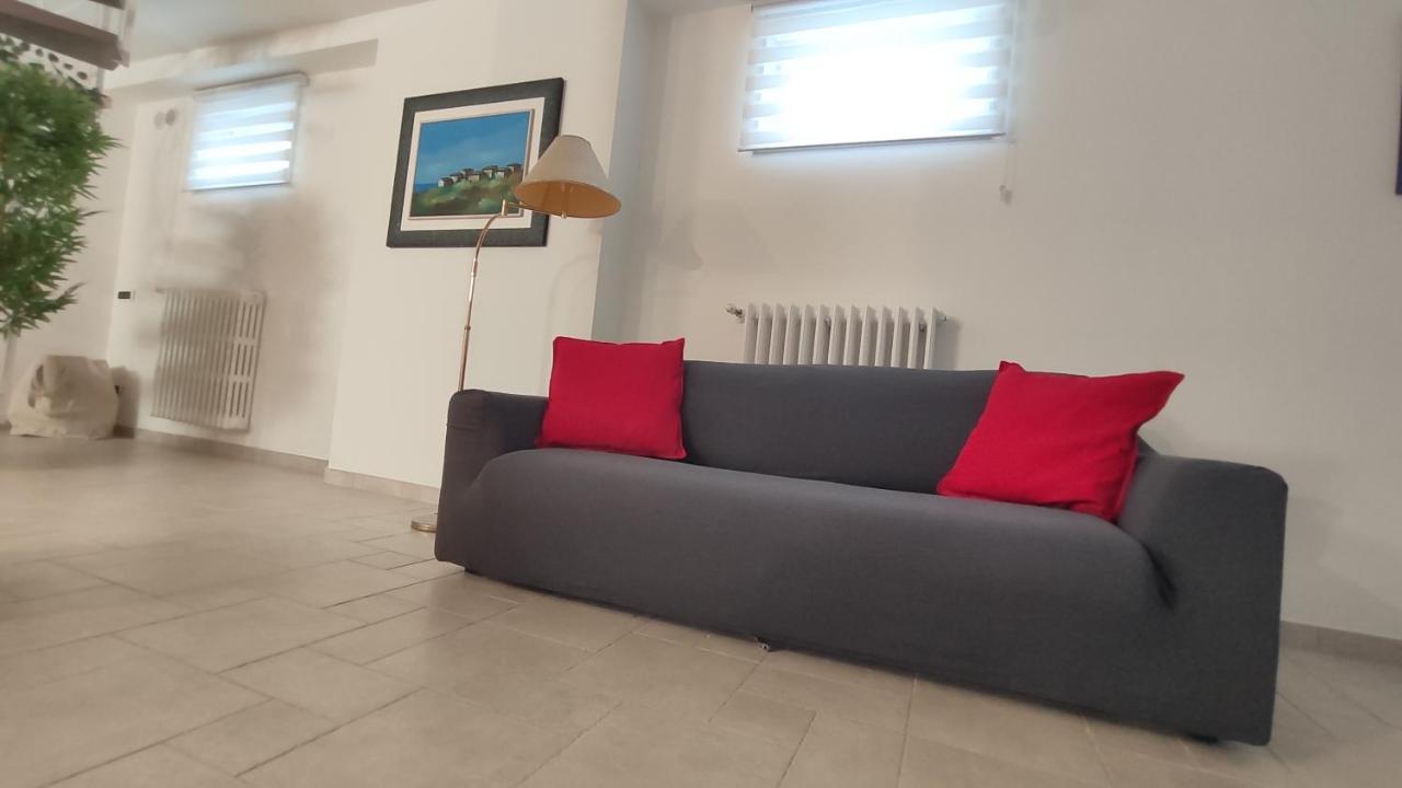 Seagull Apartments - Front And Sea View & Airport Bari Bagian luar foto