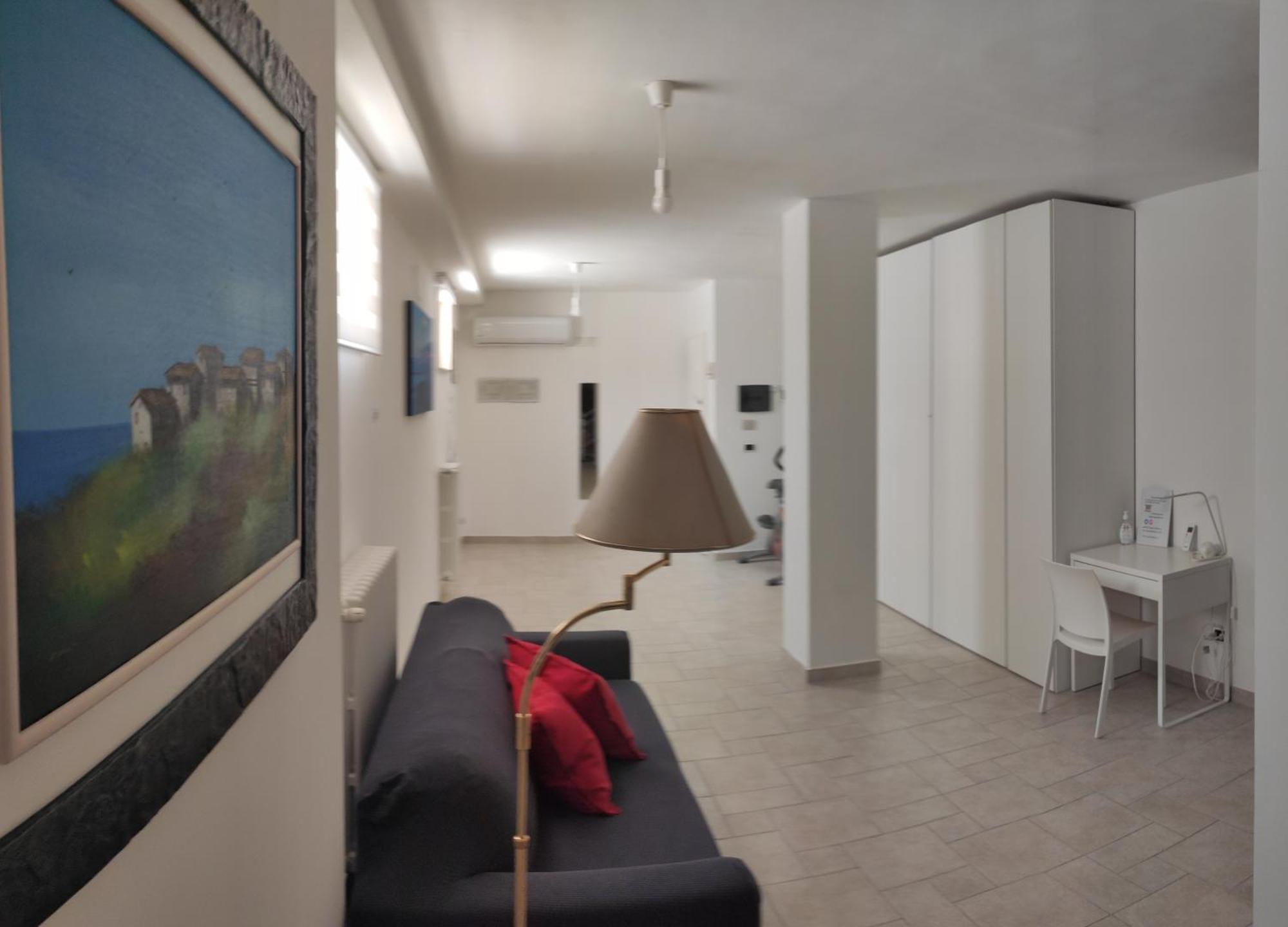 Seagull Apartments - Front And Sea View & Airport Bari Bagian luar foto