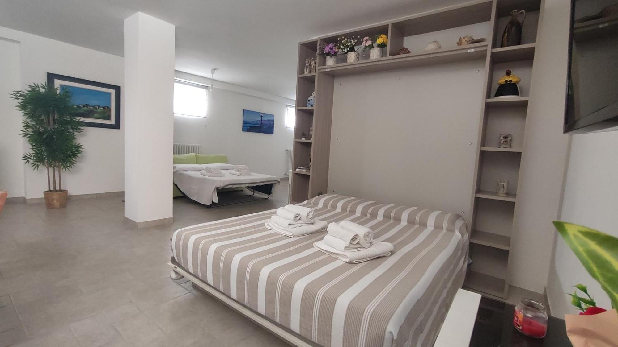 Seagull Apartments - Front And Sea View & Airport Bari Bagian luar foto