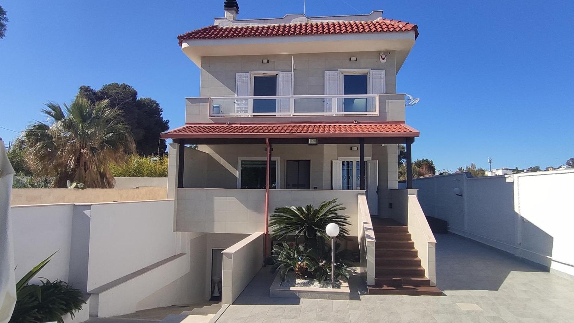 Seagull Apartments - Front And Sea View & Airport Bari Bagian luar foto