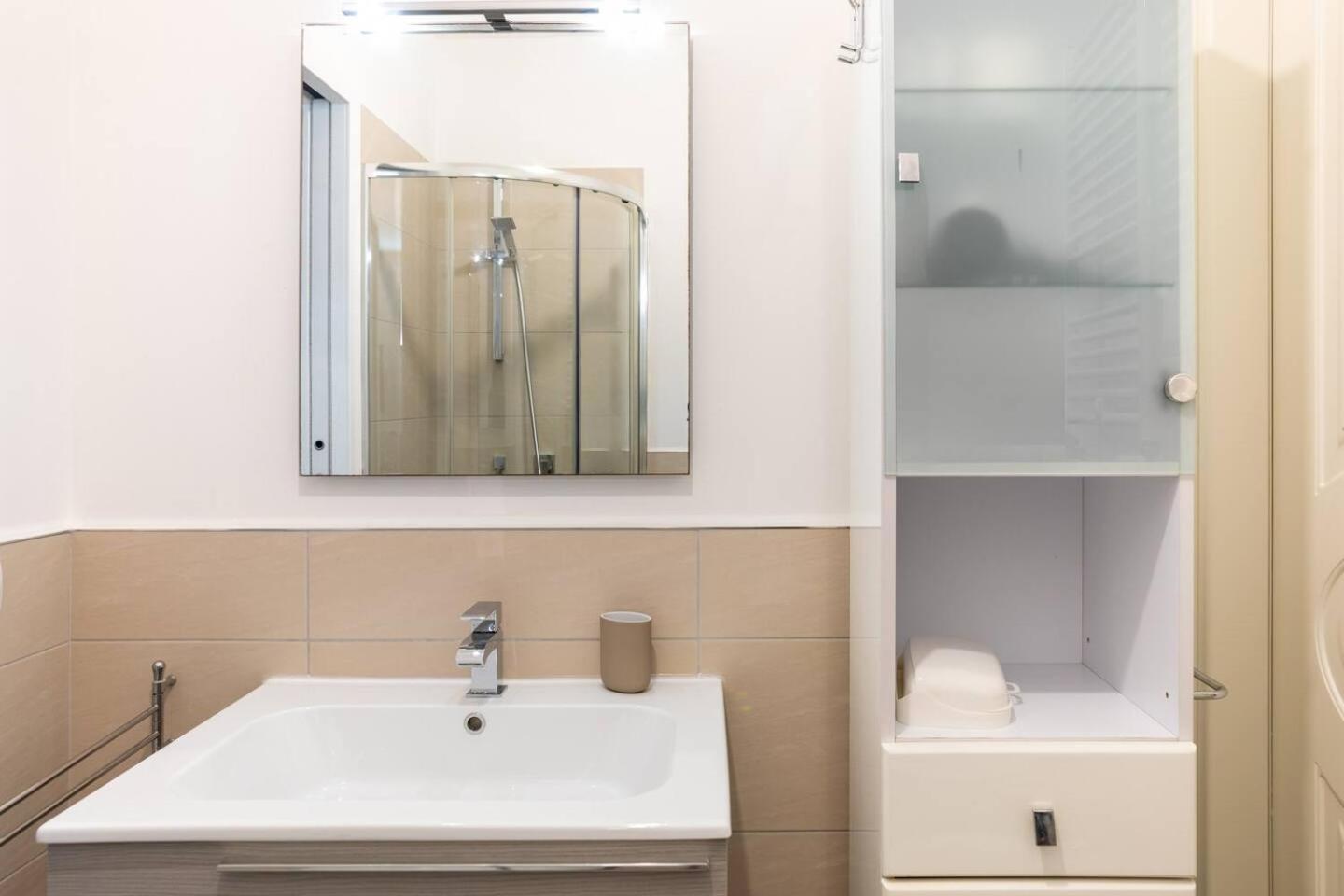 Seagull Apartments - Front And Sea View & Airport Bari Bagian luar foto