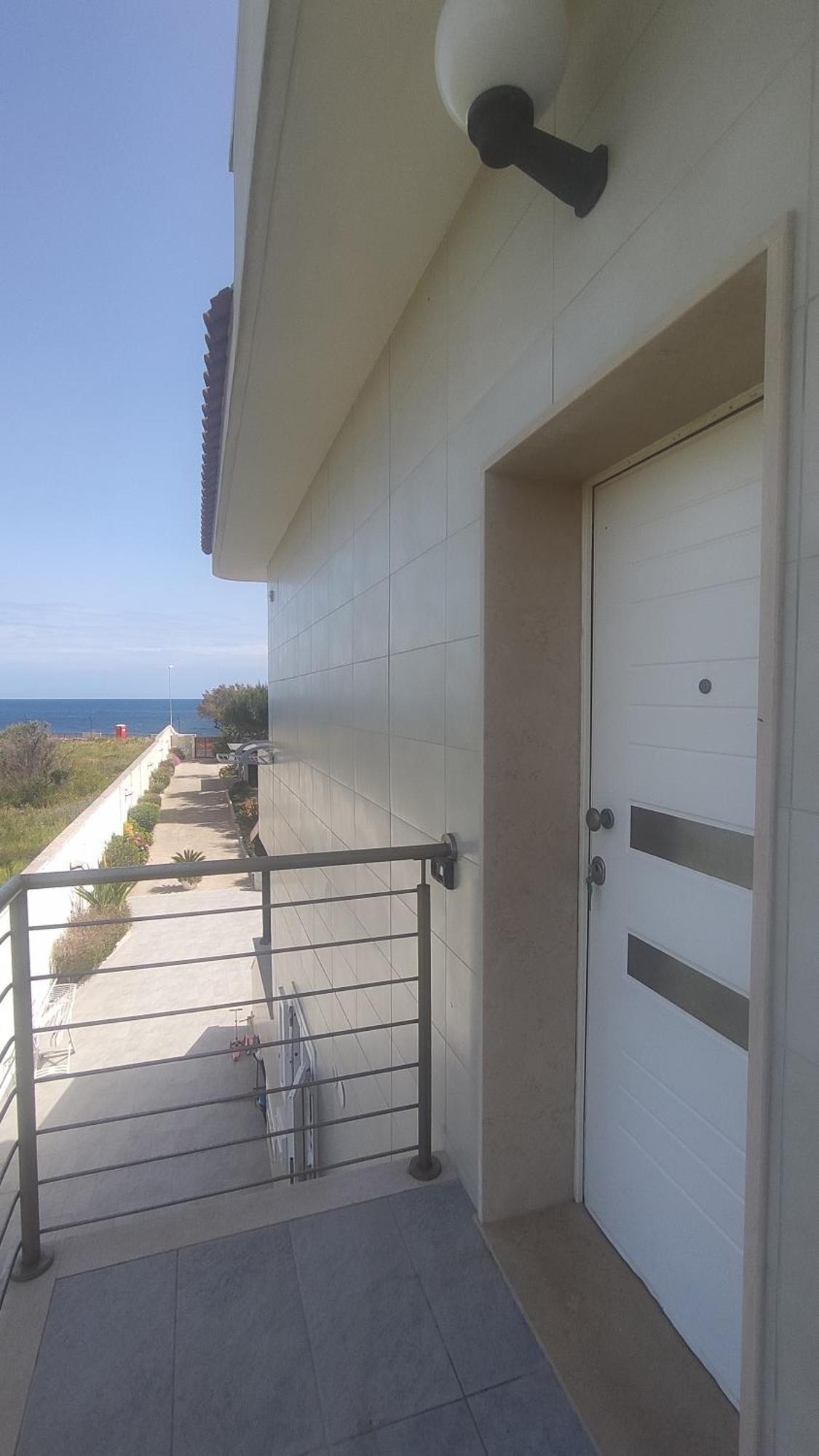 Seagull Apartments - Front And Sea View & Airport Bari Bagian luar foto