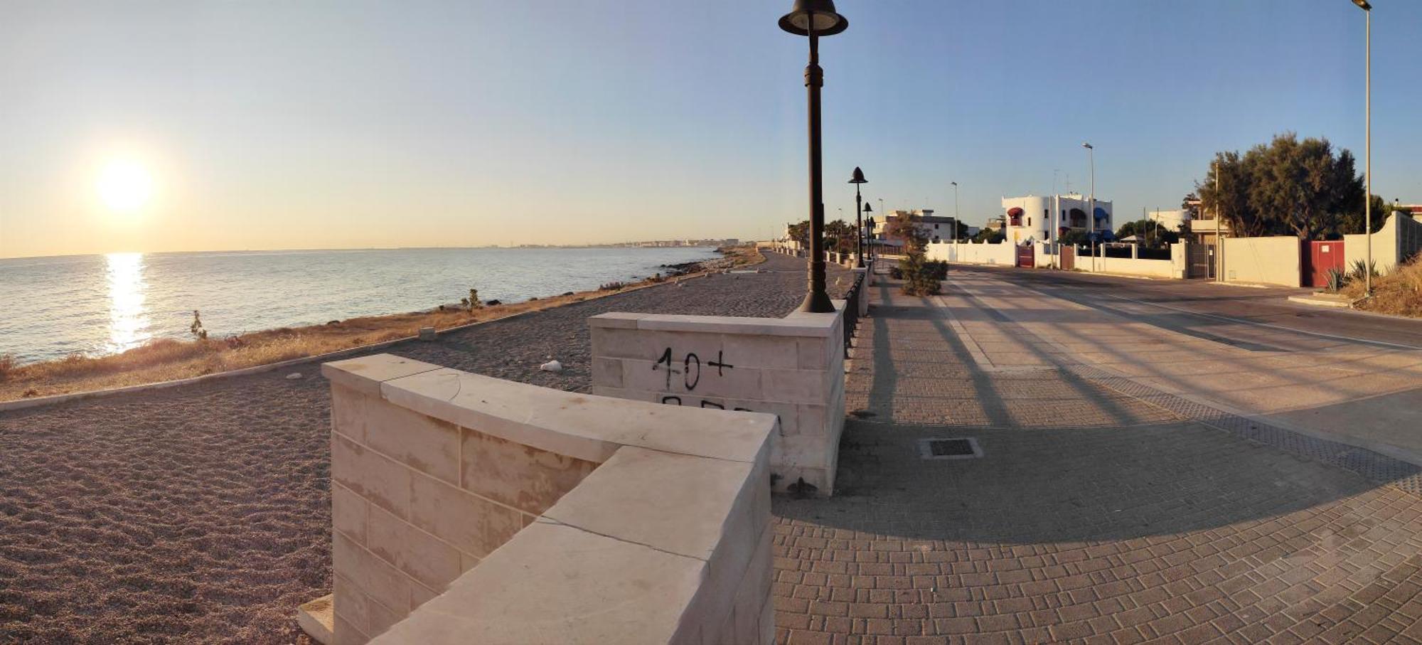 Seagull Apartments - Front And Sea View & Airport Bari Bagian luar foto