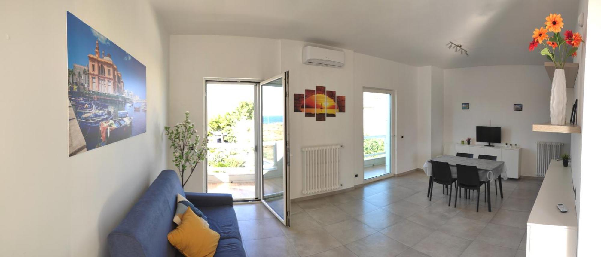 Seagull Apartments - Front And Sea View & Airport Bari Bagian luar foto