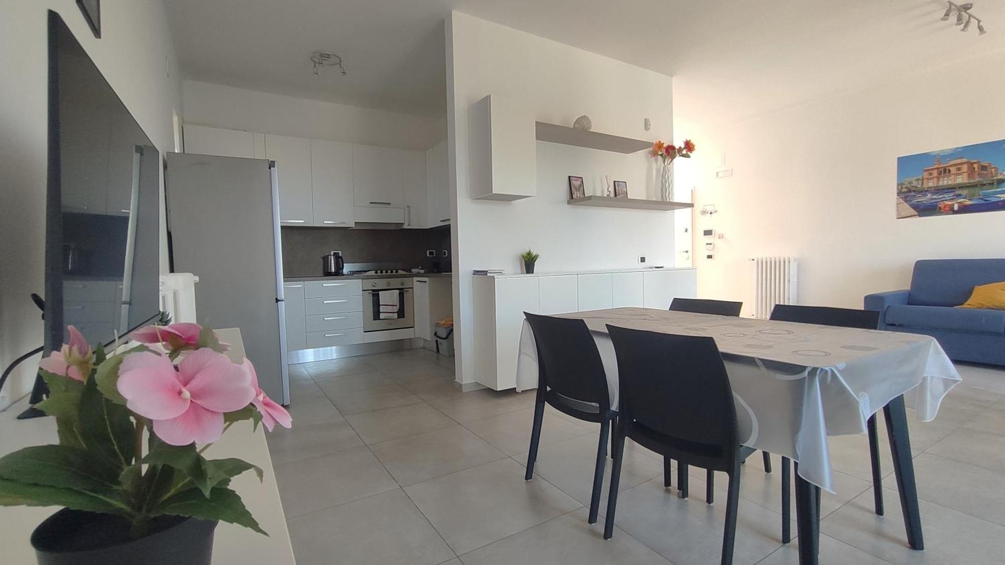 Seagull Apartments - Front And Sea View & Airport Bari Bagian luar foto