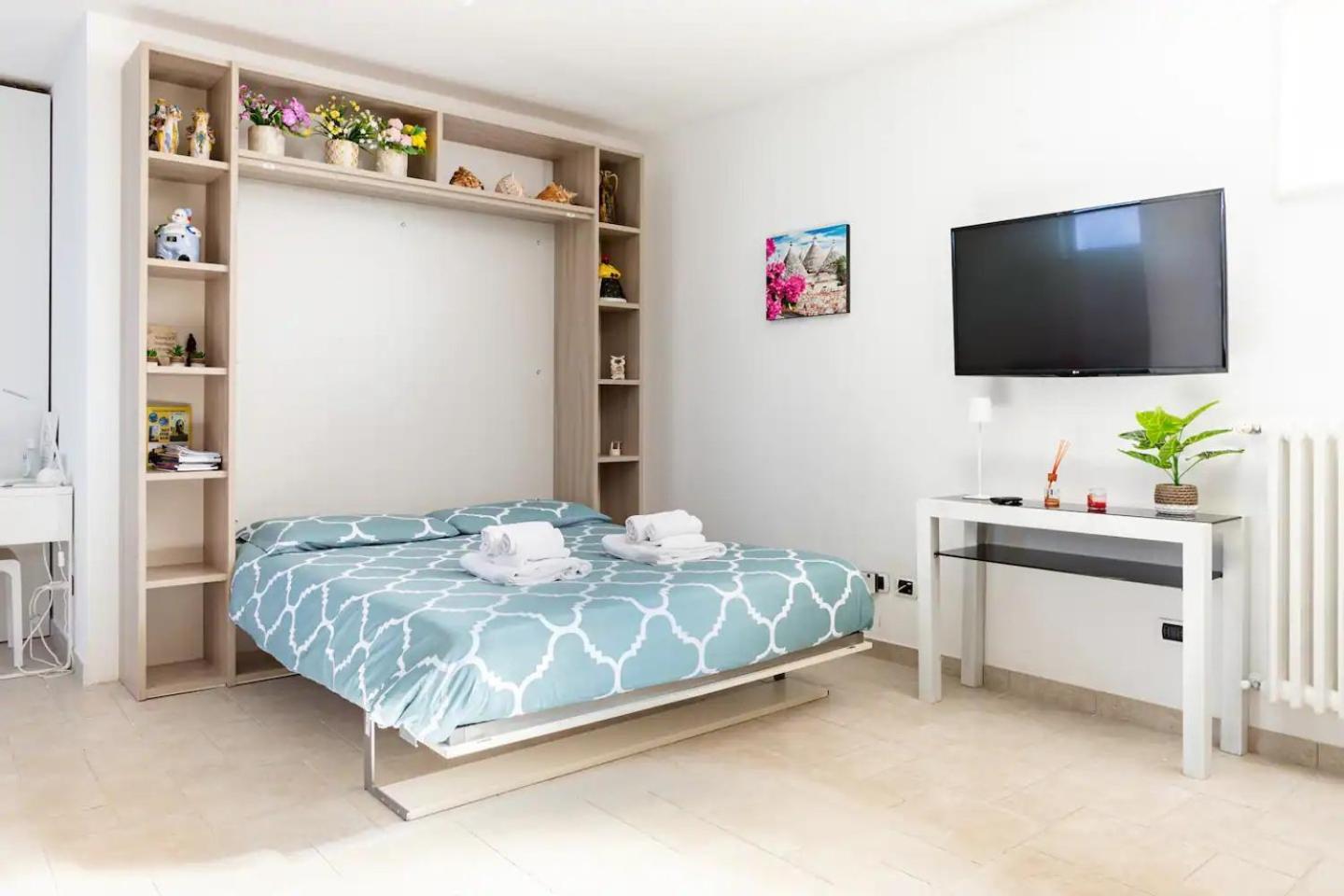 Seagull Apartments - Front And Sea View & Airport Bari Bagian luar foto